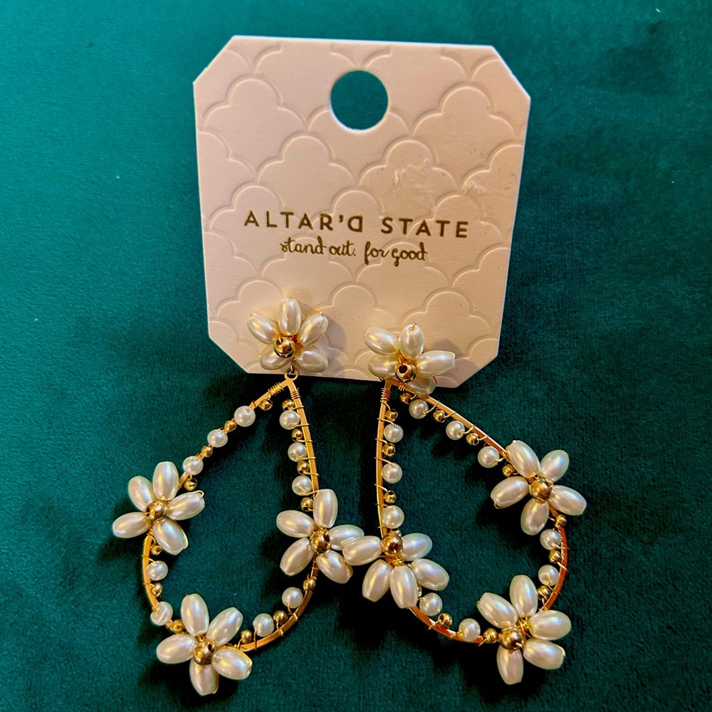 Altar’d State NWT Gold faux pearl earrings with intricate wiring.